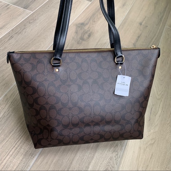 Coach Gallery Tote In Signature Canvas - Picture 4 of 6